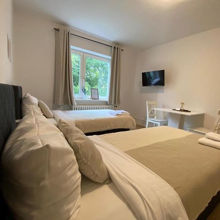 Zentrale 3-Zimmer Wohnung Mit Balkon - Perfekt Fuer Monteure Und Familien Neumünster Kültér fotó