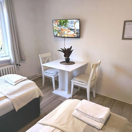Zentrale 3-Zimmer Wohnung Mit Balkon - Perfekt Fuer Monteure Und Familien Neumünster Kültér fotó