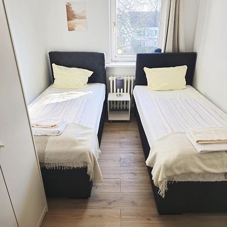 Zentrale 3-Zimmer Wohnung Mit Balkon - Perfekt Fuer Monteure Und Familien Neumünster Kültér fotó