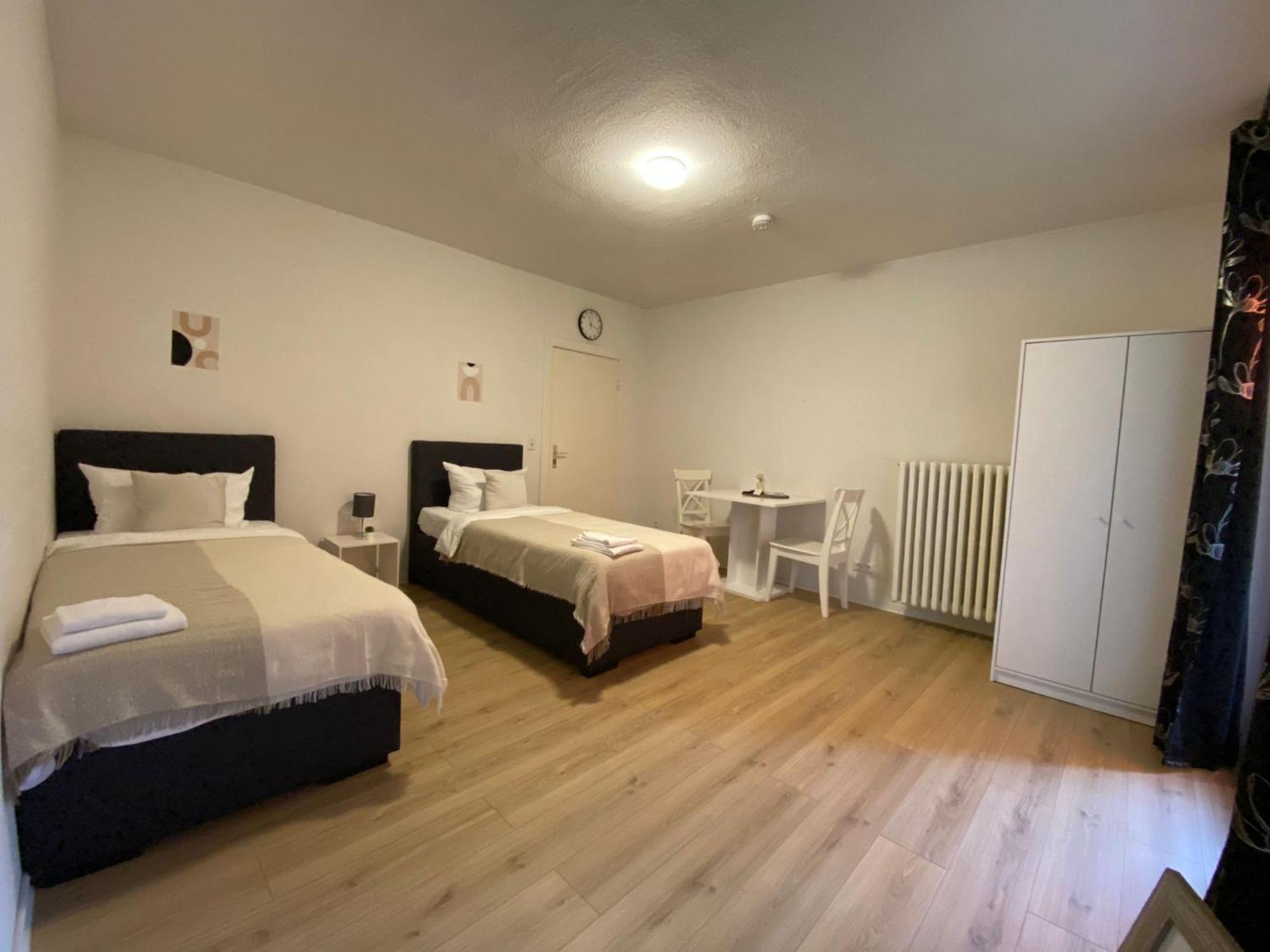 Zentrale 3-Zimmer Wohnung Mit Balkon - Perfekt Fuer Monteure Und Familien Neumünster Kültér fotó
