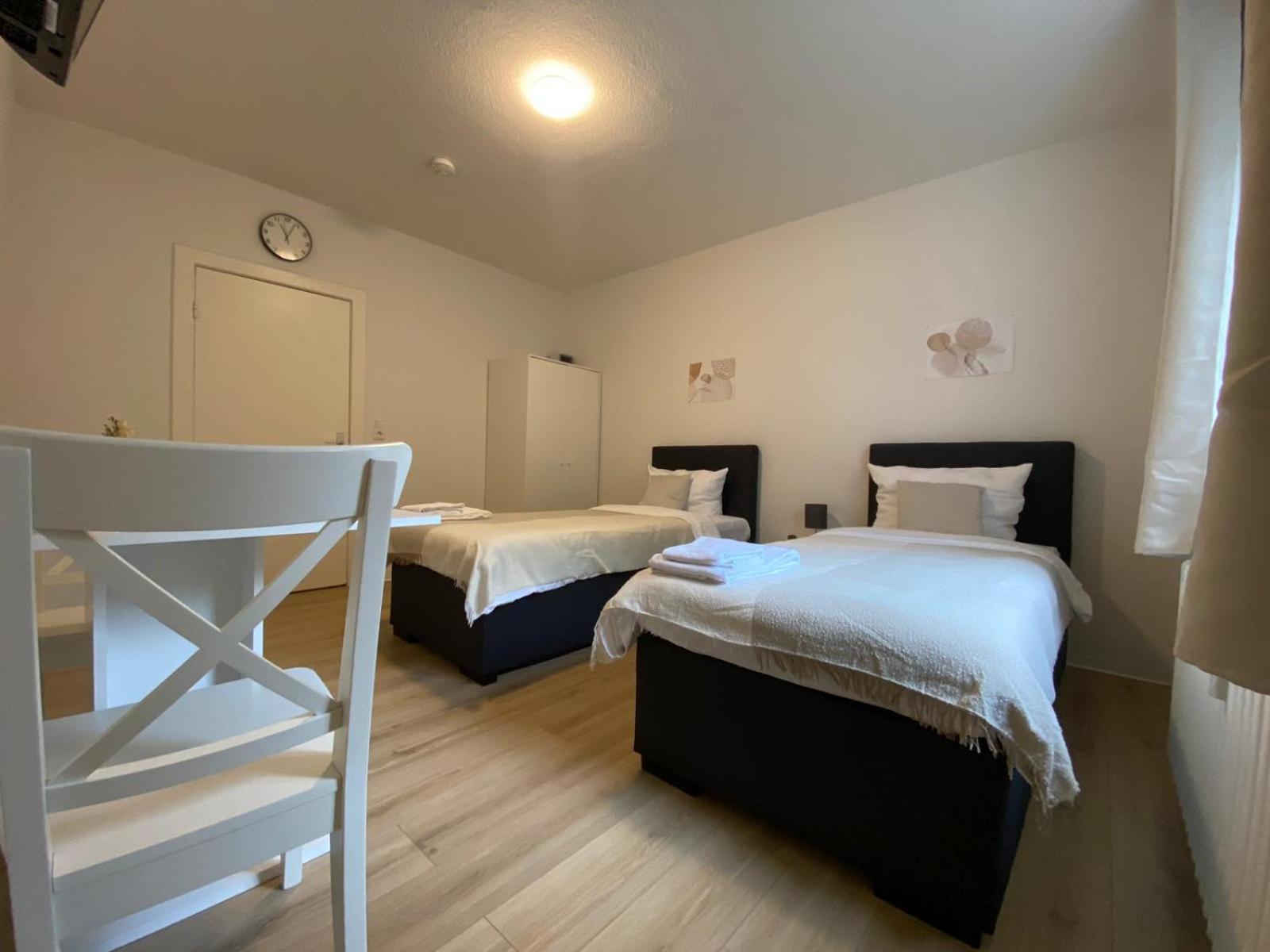 Zentrale 3-Zimmer Wohnung Mit Balkon - Perfekt Fuer Monteure Und Familien Neumünster Kültér fotó