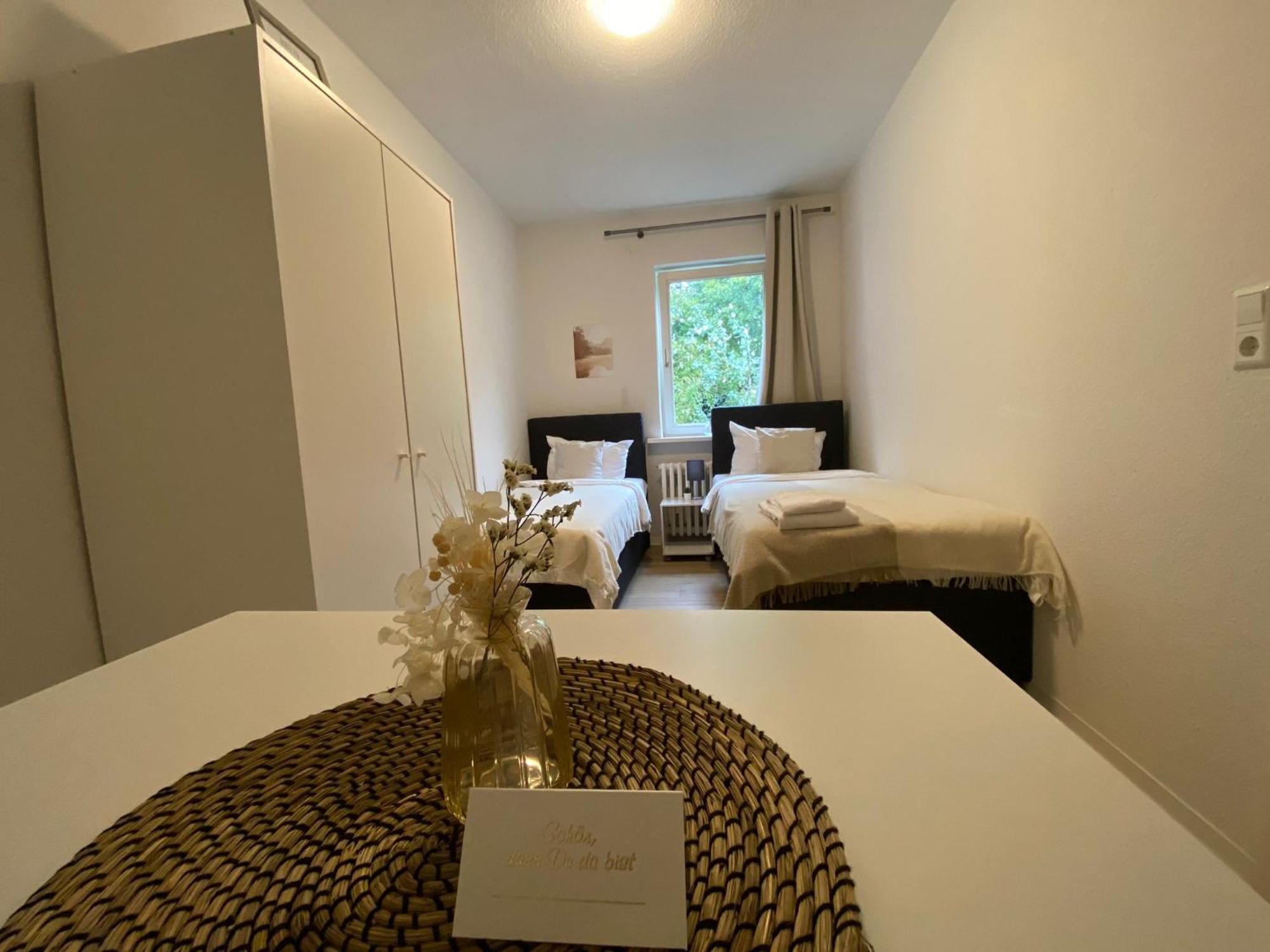Zentrale 3-Zimmer Wohnung Mit Balkon - Perfekt Fuer Monteure Und Familien Neumünster Kültér fotó
