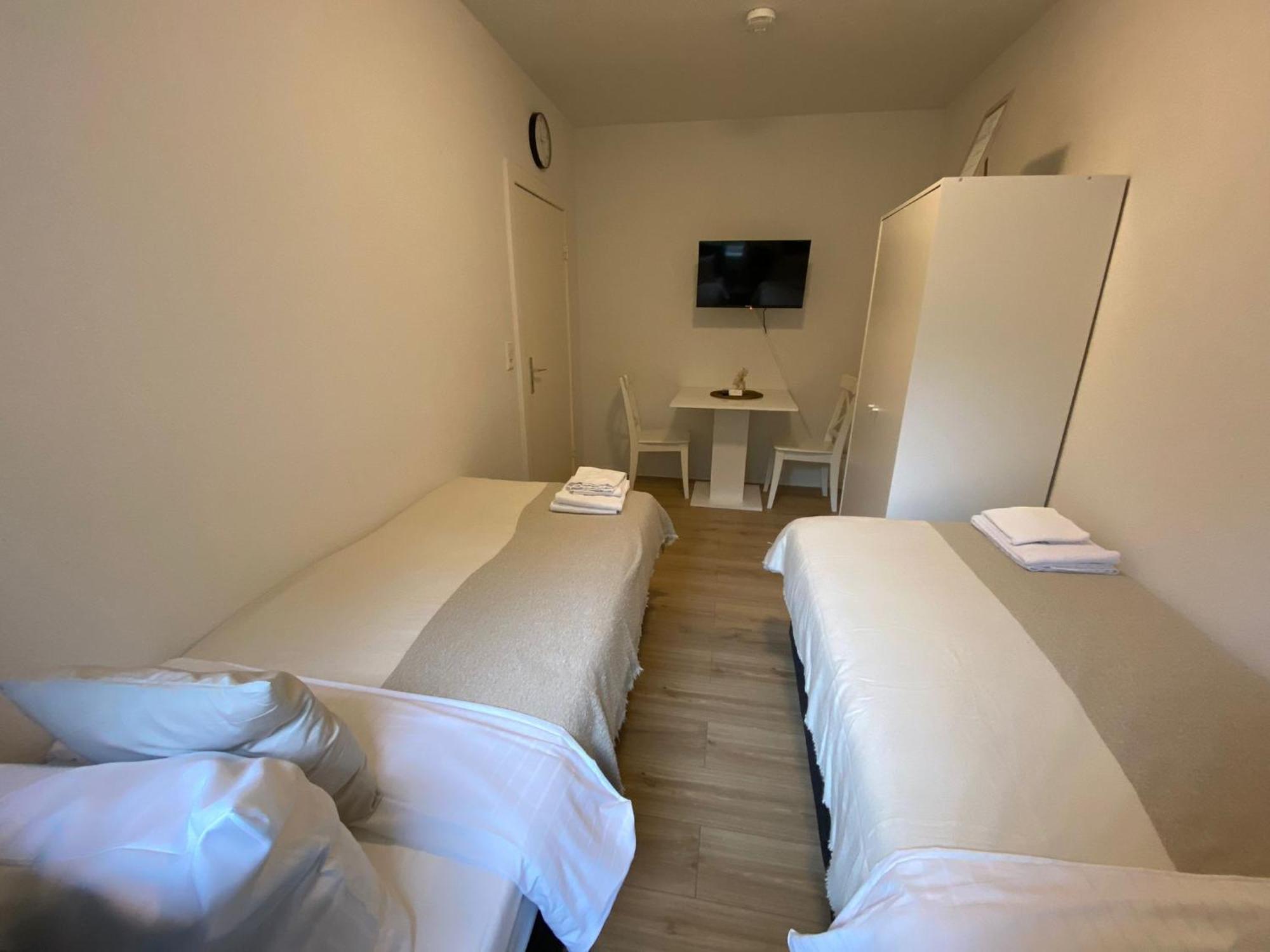 Zentrale 3-Zimmer Wohnung Mit Balkon - Perfekt Fuer Monteure Und Familien Neumünster Kültér fotó