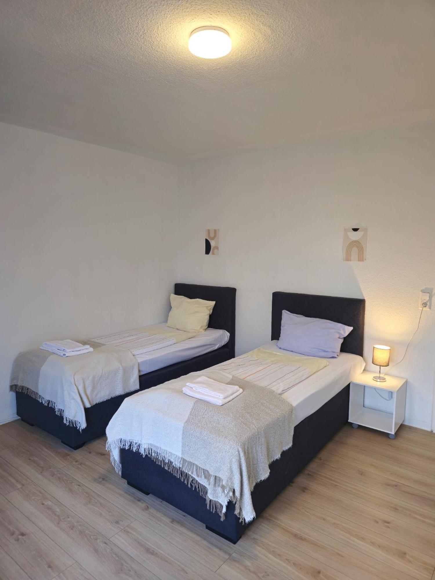 Zentrale 3-Zimmer Wohnung Mit Balkon - Perfekt Fuer Monteure Und Familien Neumünster Kültér fotó