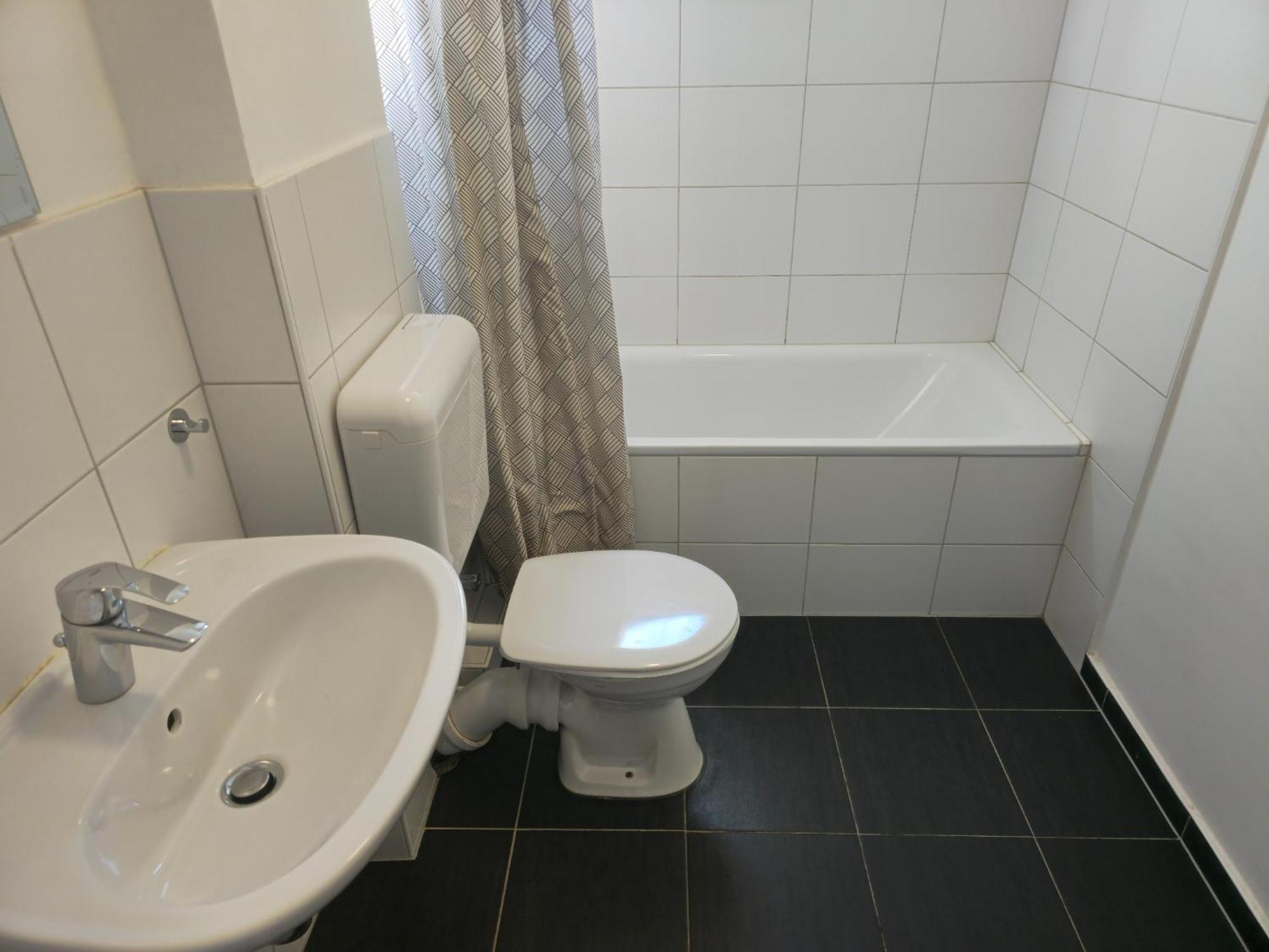 Zentrale 3-Zimmer Wohnung Mit Balkon - Perfekt Fuer Monteure Und Familien Neumünster Kültér fotó